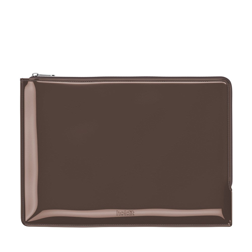 Holdit Lakkskinn Sleeve til MacBook / Bærbar PC 14" (34,2 x 24,2 cm) - Chocolate
