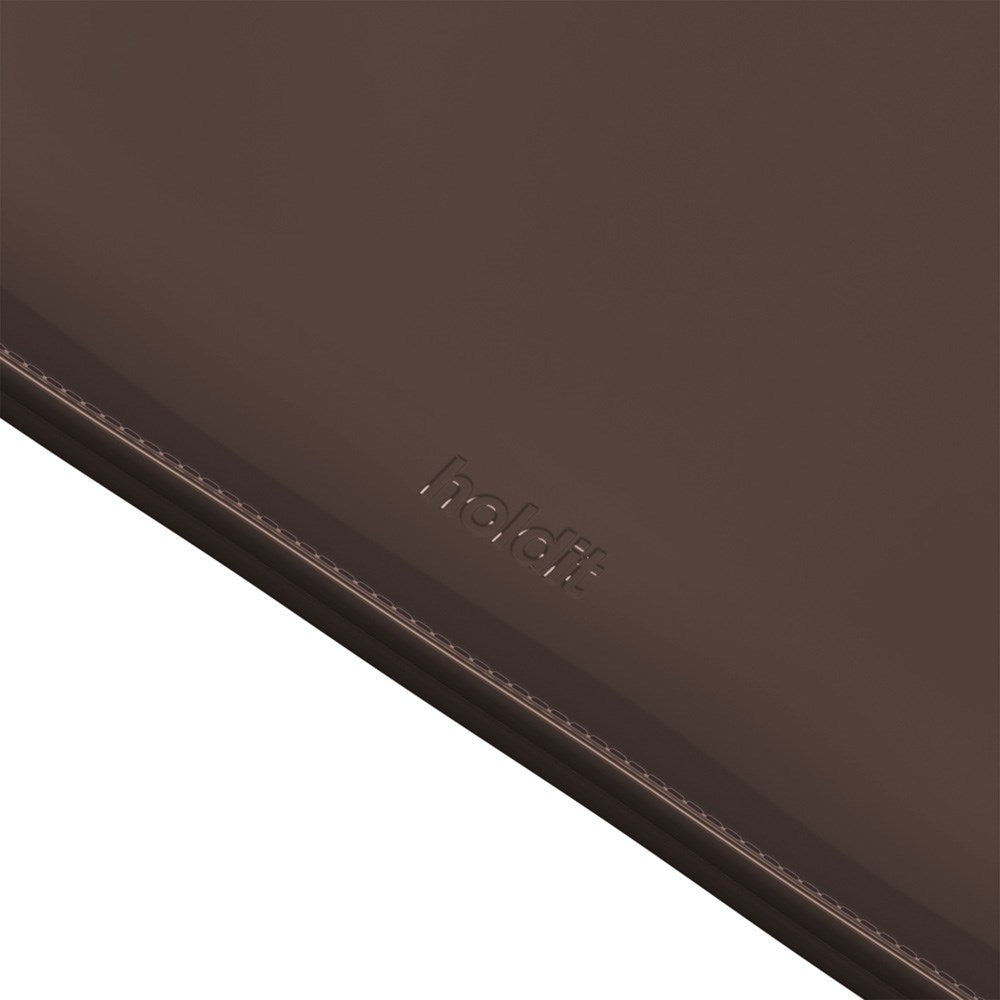 Holdit Lakkskinn Sleeve til MacBook / Bærbar PC 14" (34,2 x 24,2 cm) - Chocolate