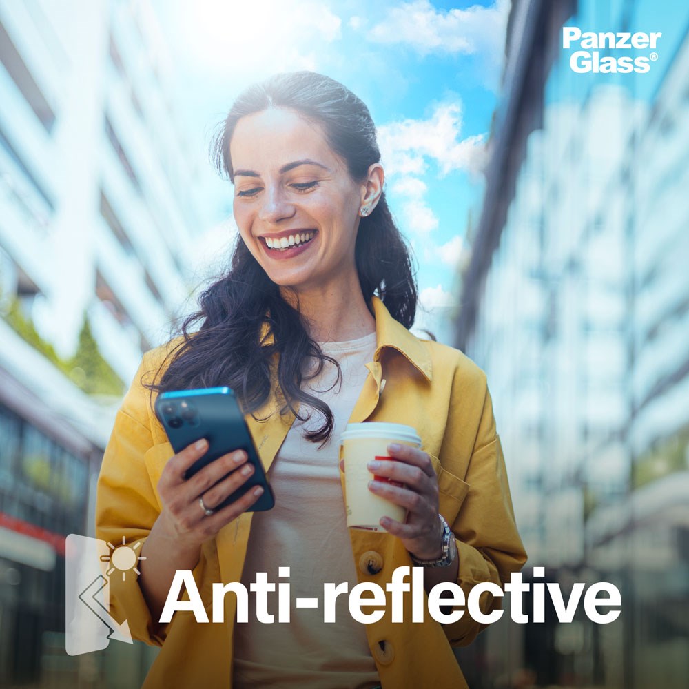 iPhone 15 / 16 PanzerGlass Ultra Wide Fit Skjermbeskyttelse m. EasyAligner - EyeCare - Diamond Strength - Gjennomsiktig / Svart Kant