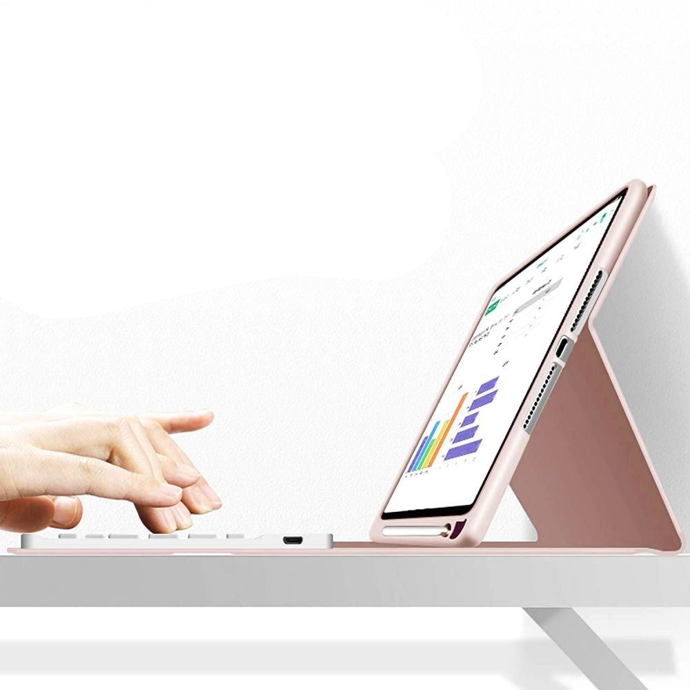 iPad 11" (2025) / iPad 10.9" (2024/2022) Tech-Protect Keyboard Deksel Med Pencil Holder - Engelsk Layout - Rosa