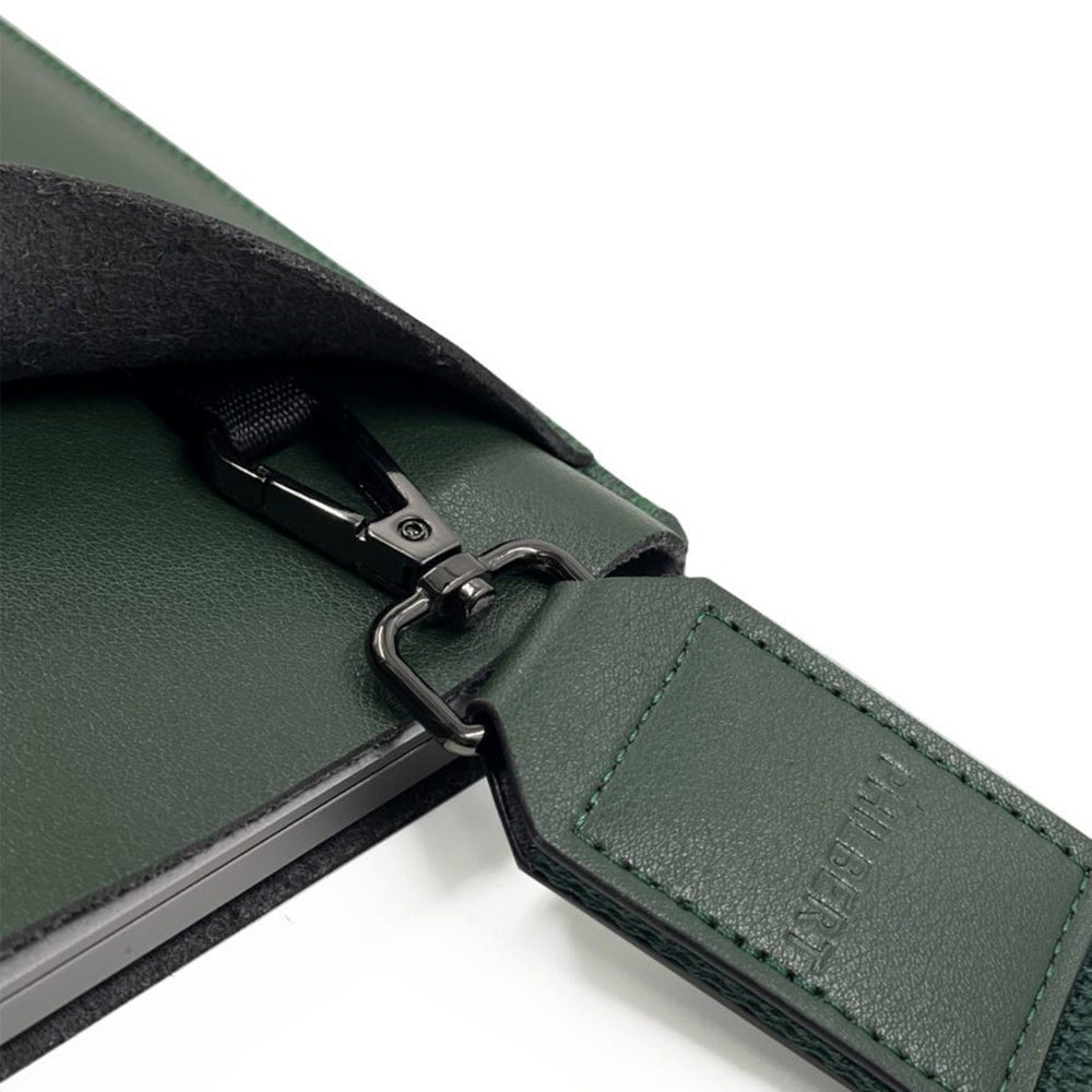Philbert UltraSlim Vegansk Skinn Sleeve m. Stropp til MacBook / Laptop 15" (35,5 x 25 x 2 cm) - Grønn