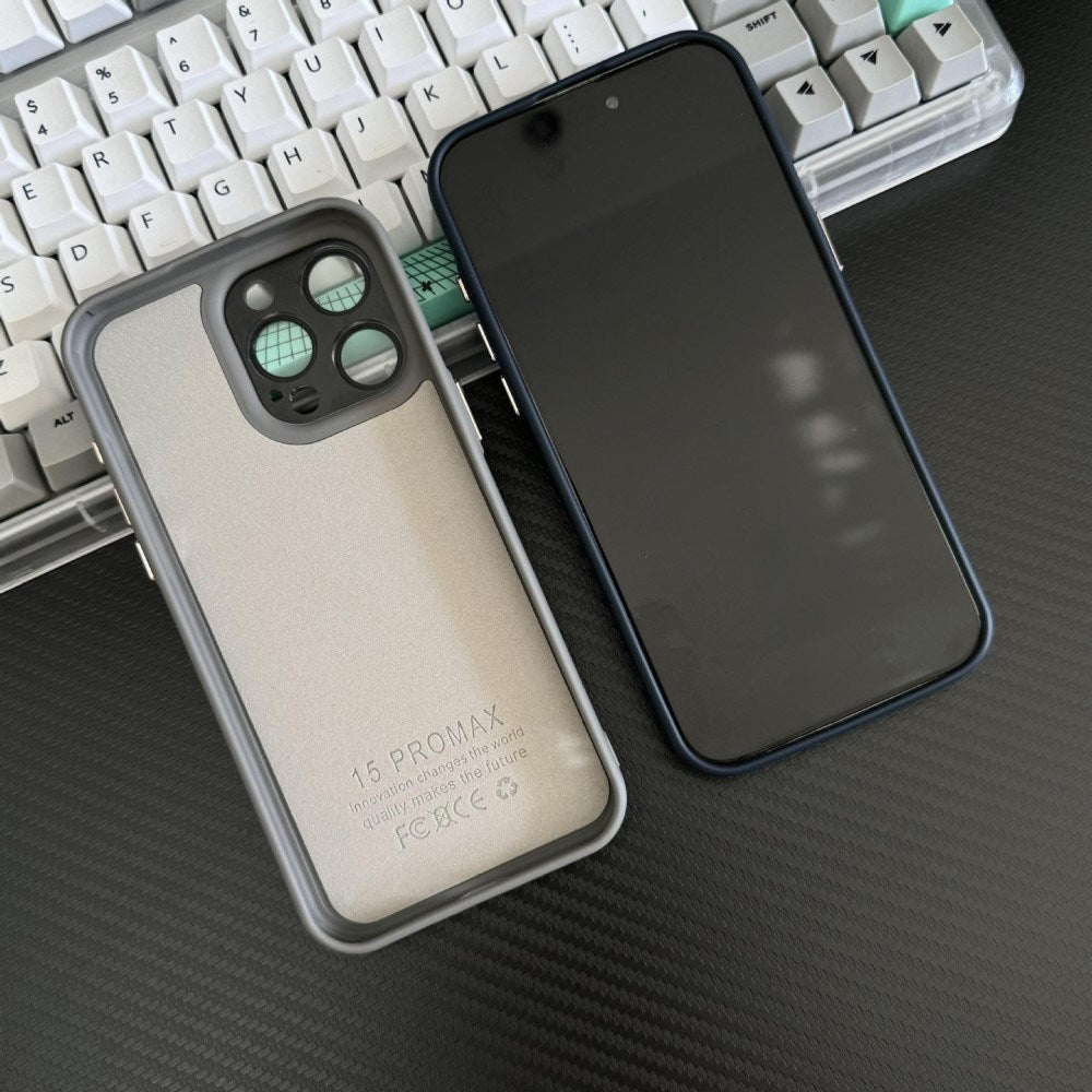 EIDERWOOD iPhone 14 Pro Silikon Deksel med Innebygd Kamerabeskyttelse - Svart