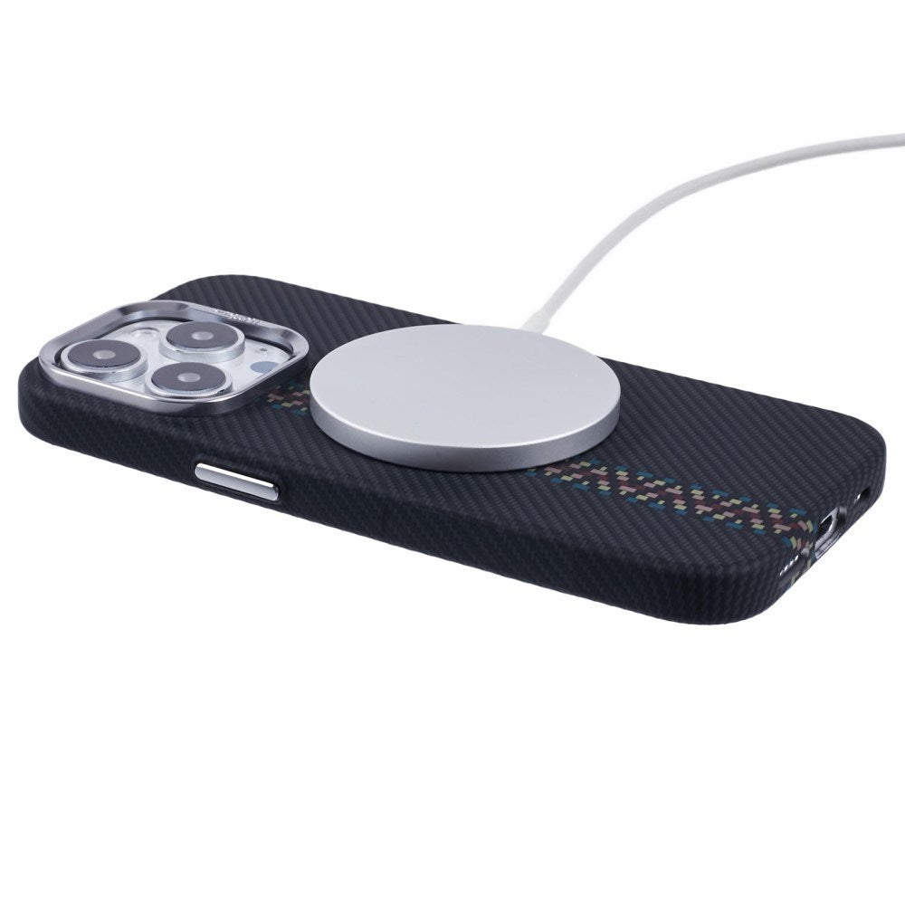 EIDERWOOD Mønstret Carbon Deksel - iPhone 15 Pro - MagSafe Kompatibel - Dark ZigZag Pattern