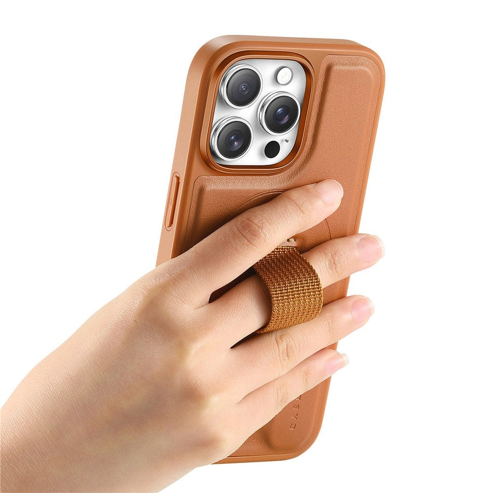 iPhone 13 Pro Hard Plast Deksel m. Kunstskinn Bakside & Fingerrem - MagSafe Kompatibel - Brun