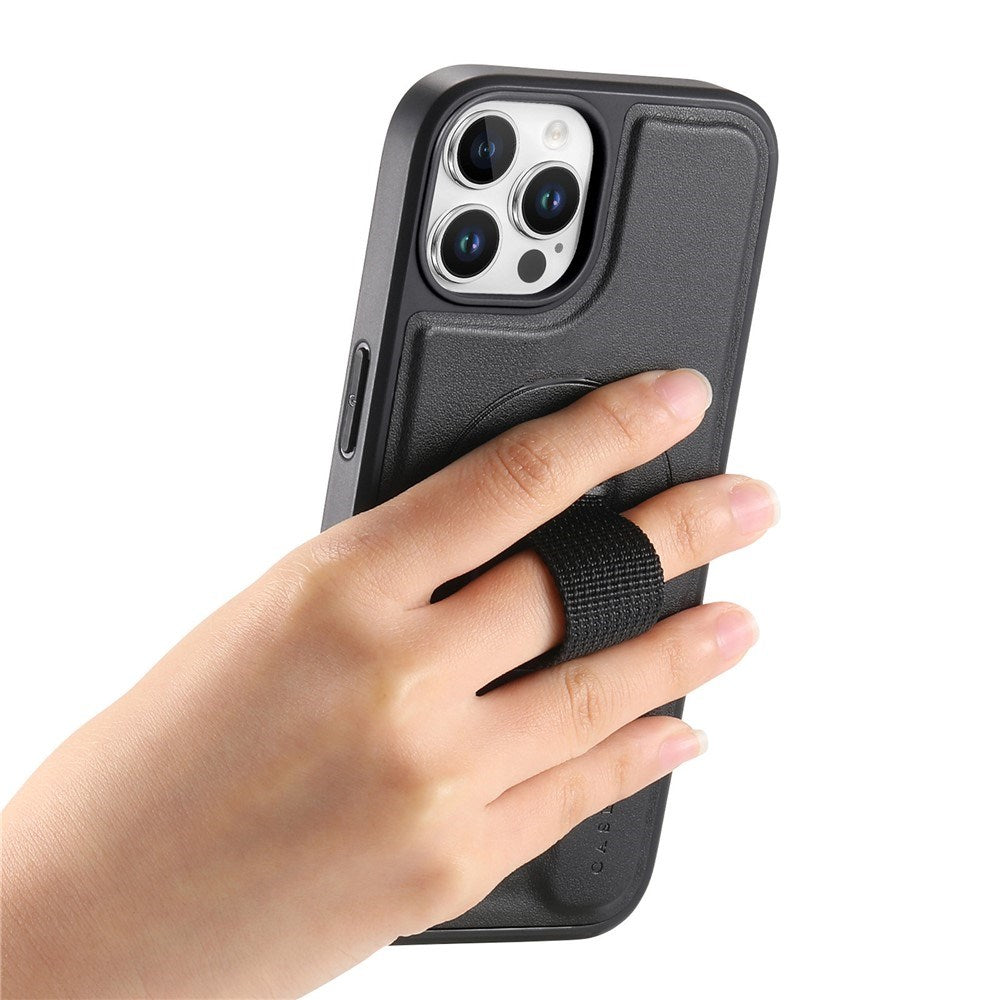 iPhone 12 / 12 Pro Hard Plast Deksel m. Kunstskinn Bakside & Fingerrem - MagSafe Kompatibel - Svart