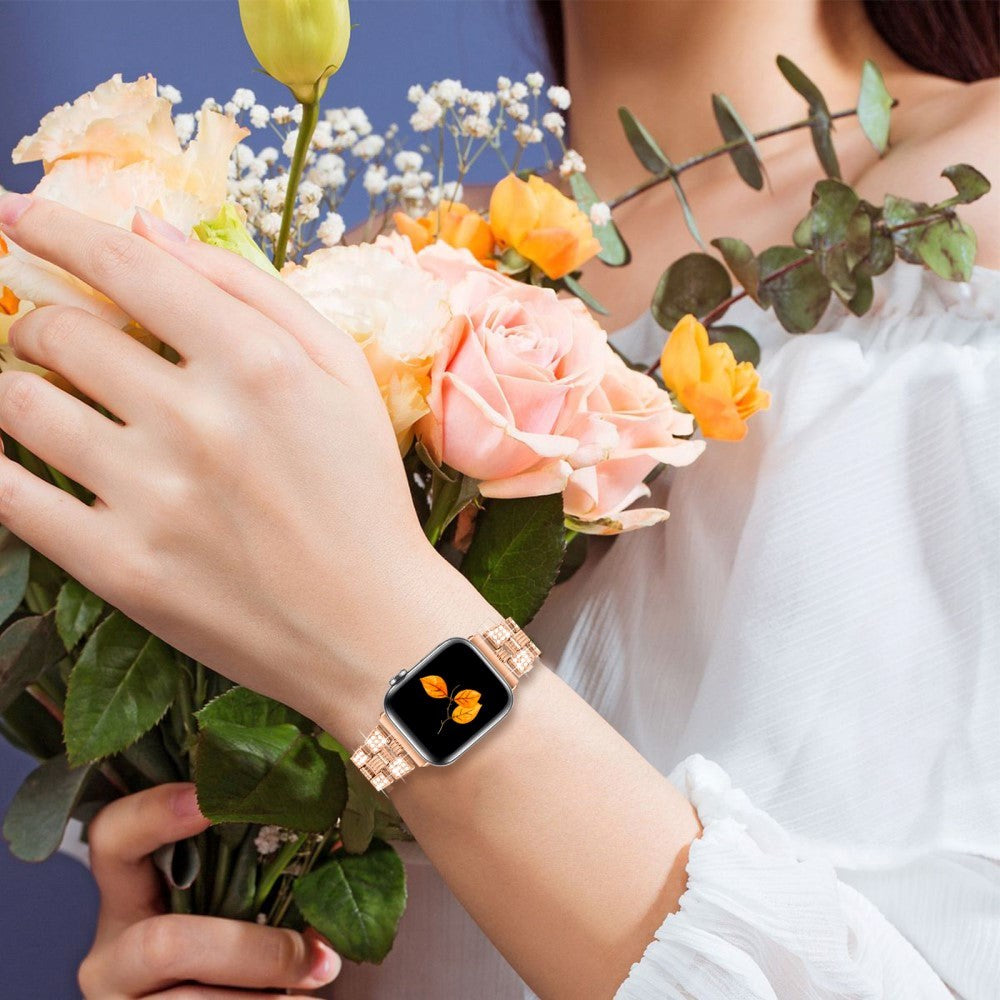 Apple Watch (42/44/SE/45/46/49mm) Metal Klokkerem med Rhinsten - Rosa Gull