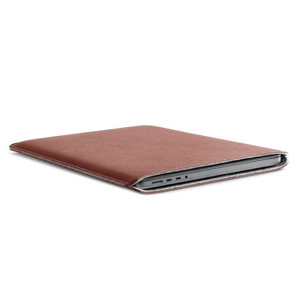 Woolnut MacBook Pro 16" M4 / M3 / M2 / M1 (2024 - 2021) Ekte Skinn Folio Sleeve - 27.5 x 37.5 cm - Brun
