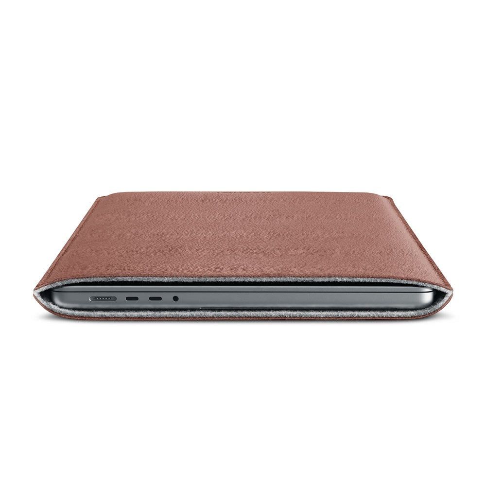 Woolnut MacBook Pro 16" M4 / M3 / M2 / M1 (2024 - 2021) Ekte Skinn Folio Sleeve - 27.5 x 37.5 cm - Brun