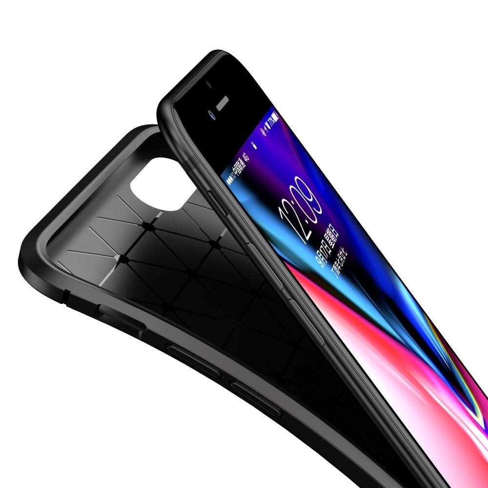 iPhone SE (2022 / 2020) / 8 / 7 Karbonfiber Fleksibelt Plastdeksel - Svart