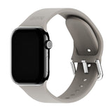 Apple Watch (42/44/SE/45/46/49mm) Holdit Silikon Klokkerem med Metallspenne - Taupe