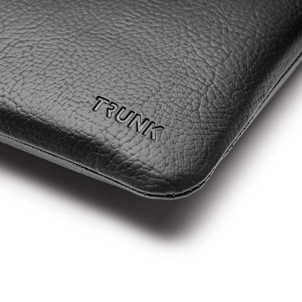 Trunk Vegansk Skinn Sleeve til Macbook 13" (30,5 x 22 x 2 cm) - Black Apple Peel