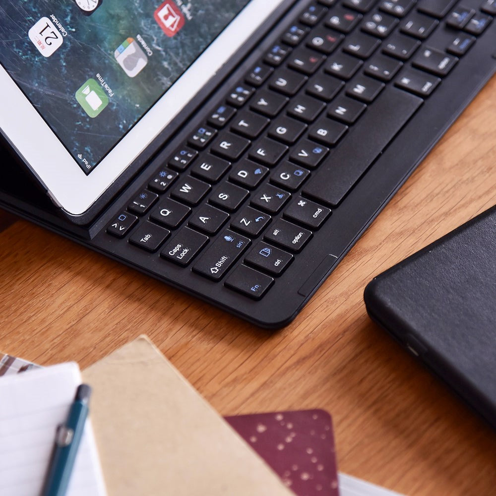 iPad (2018) / iPad (2017) - Xceed CoverKey Wireless Nordisk Tastatur m. Case - Svart