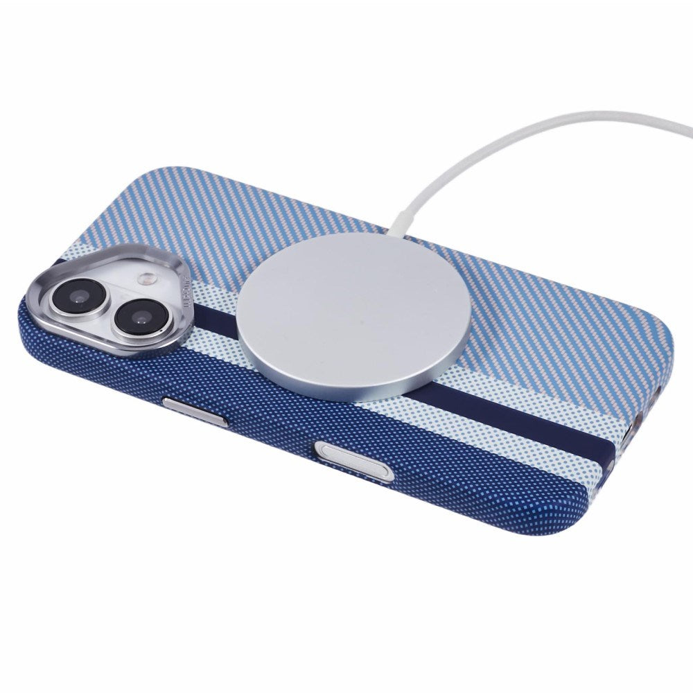 EIDERWOOD Mønstret Carbon Deksel - iPhone 16 - MagSafe Kompatibel - Blue Stripes