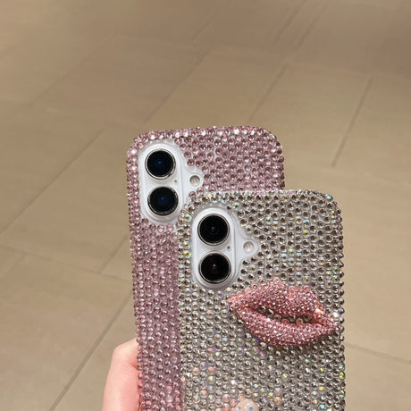 EIDERWOOD iPhone 16 Hybrid Deksel med Rhinestone og 3D Kyssmunn - Hvit