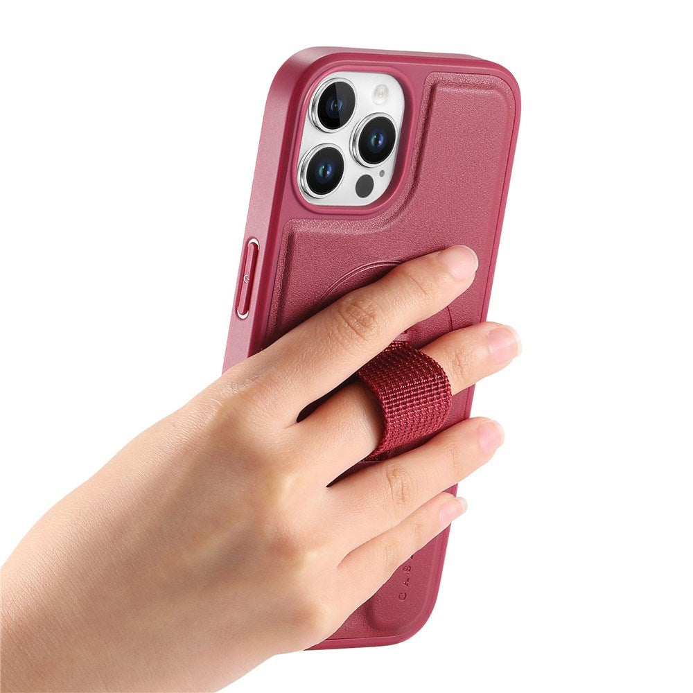 iPhone 12 / 12 Pro Hard Plast Deksel m. Kunstskinn Bakside & Fingerrem - MagSafe Kompatibel - Rød