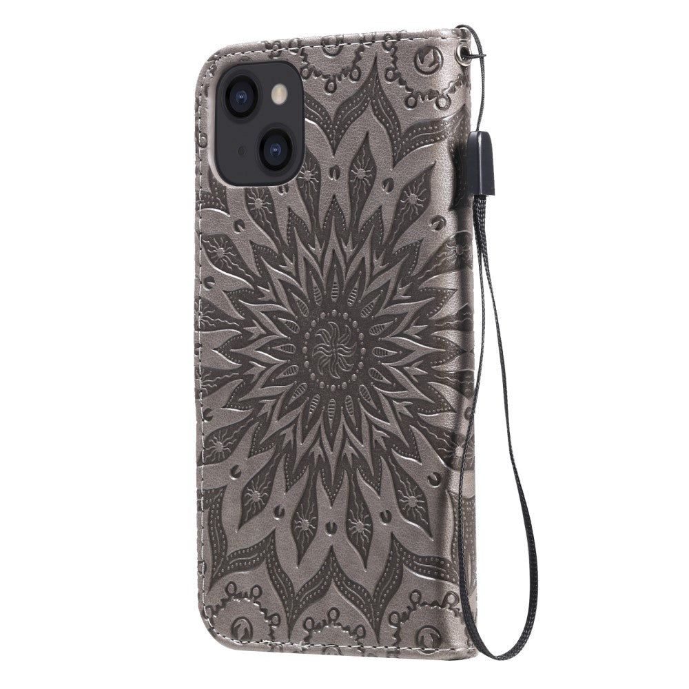 iPhone 15 Skinn Deksel med Lommebok og Stropp - Mandala Blomst - Brun