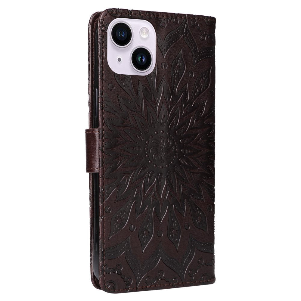 iPhone 15 Plus Skinn Deksel med Lommebok og Stropp - Mandala Blomst - Brun