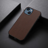 iPhone 15 Plastdeksel med Carbon Texture - Brun