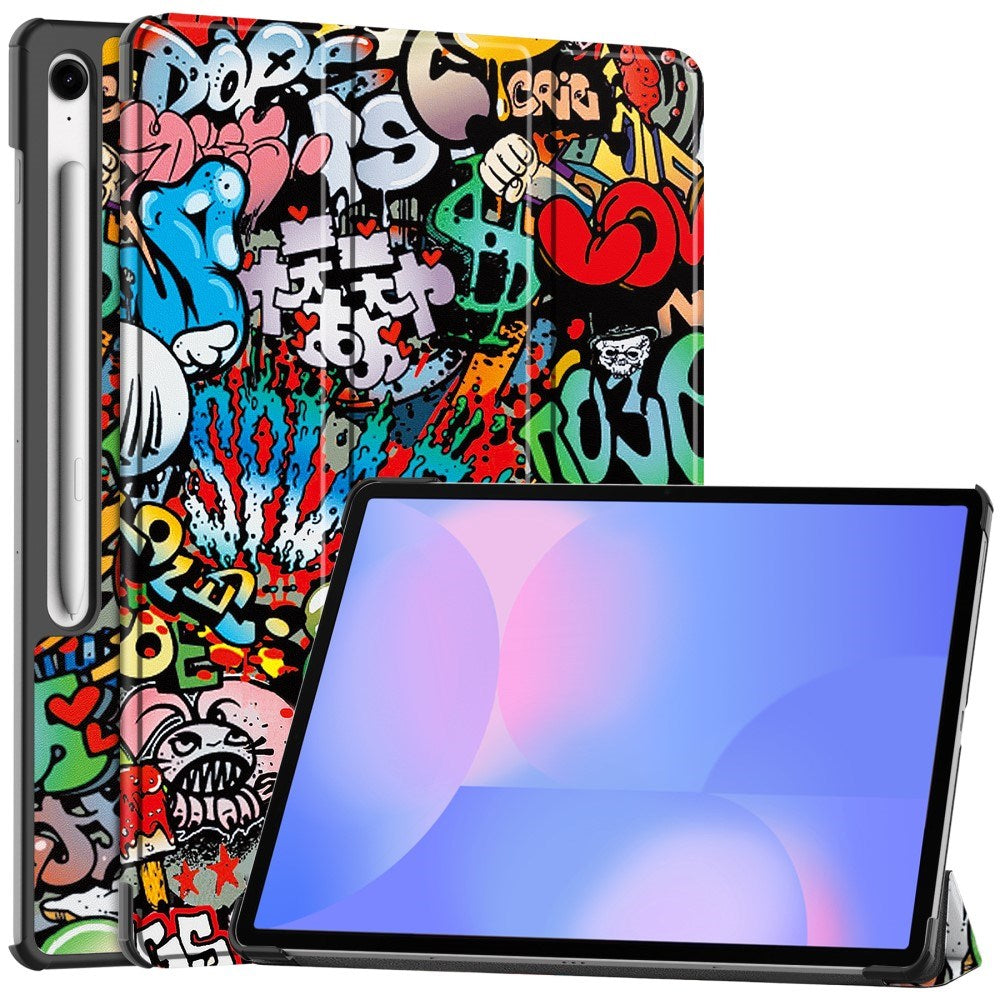 EIDERWOOD Samsung Galaxy Tab S10 FE+ (Plus) Tri-Fold Kunstskinn Flip Deksel m. Mønster - Graffiti