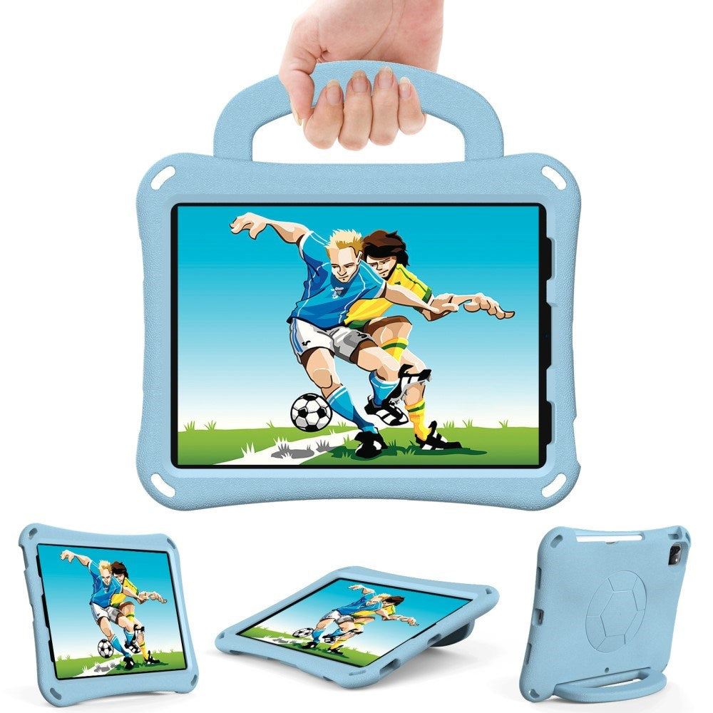 EIDERWOOD iPad Air 10.9" (2022 / 2020) / Pro 11" (2024-2018) Barnedeksel - Fotball - Stativ og Håndtak - Lyse Blå