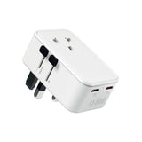 SBS Ekstra Tynn Reiseadapter for UK / USA / AUS med 1 x USB-A & 2 x USB-C - hvit
