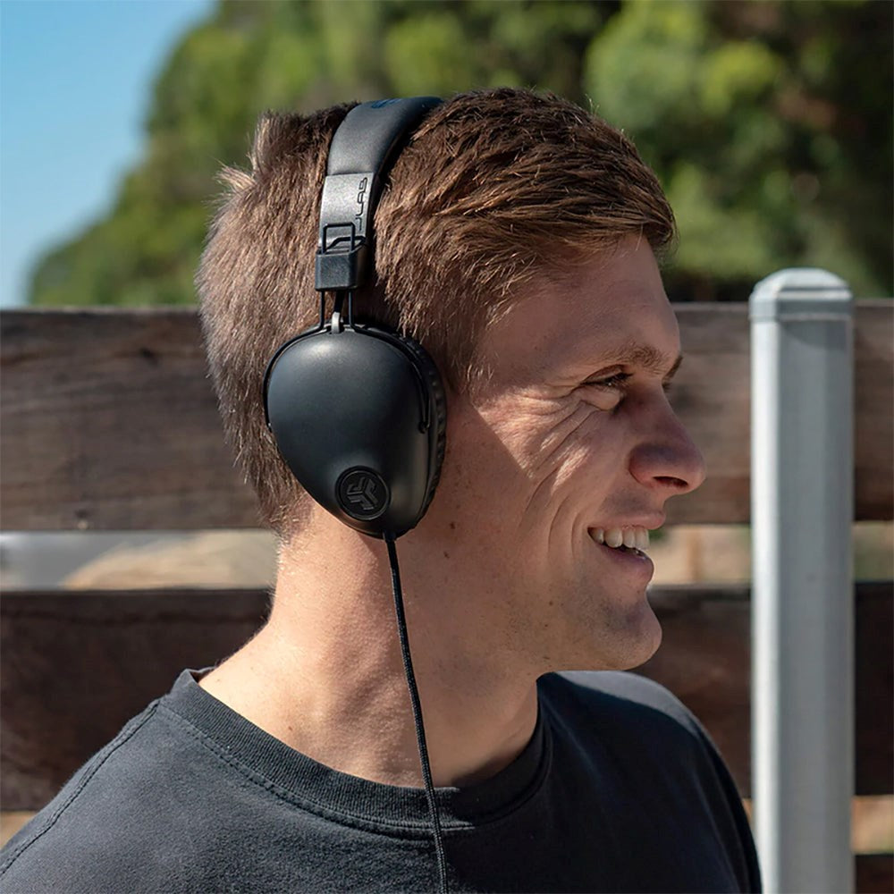 JLab Studio Pro Over-Ear Hodetelefoner - Svart