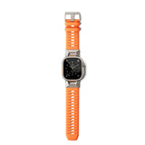 Apple Watch (42/44/SE/45/46/49) Epico Rubber Pro Klokkereim med Metallspenne - Oransje