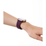 Apple Watch (42/44/SE/45/46/49mm) iDeal of Sweden Soft Swirl Silikon Klokkerem - Størrelse M/L - Velvet Plum