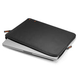 Spigen Basic MacBook / Laptop Sleeve 16" - 38.5 x 27 x 2 cm - Svart