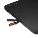 Spigen Basic MacBook / Laptop Sleeve 16" - 38.5 x 27 x 2 cm - Svart