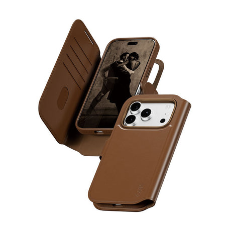 iPhone 18 Pro / 17 Pro CARE by PanzerGlass Feature Tango 2-in-1 Deksel med Lommebok - MagSafe Kompatibel - Brun
