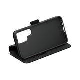 CARE by PanzerGlass Samsung Galaxy S25 Ultra Feature Wallet Case med Stativfunksjon - Svart