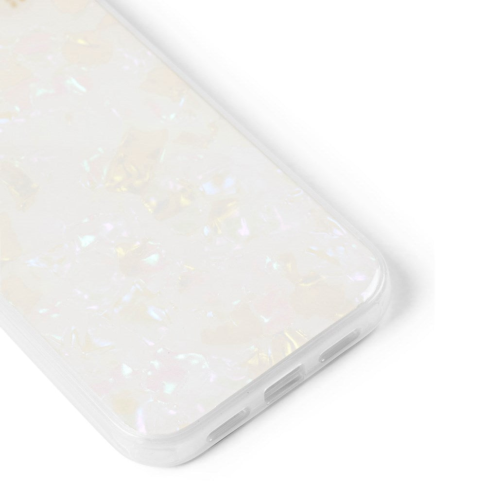 iDeal Of Sweden iPhone 12 / 12 Pro Pearlized Deksel - White