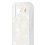 iDeal Of Sweden iPhone 16 Pearlized Deksel - White