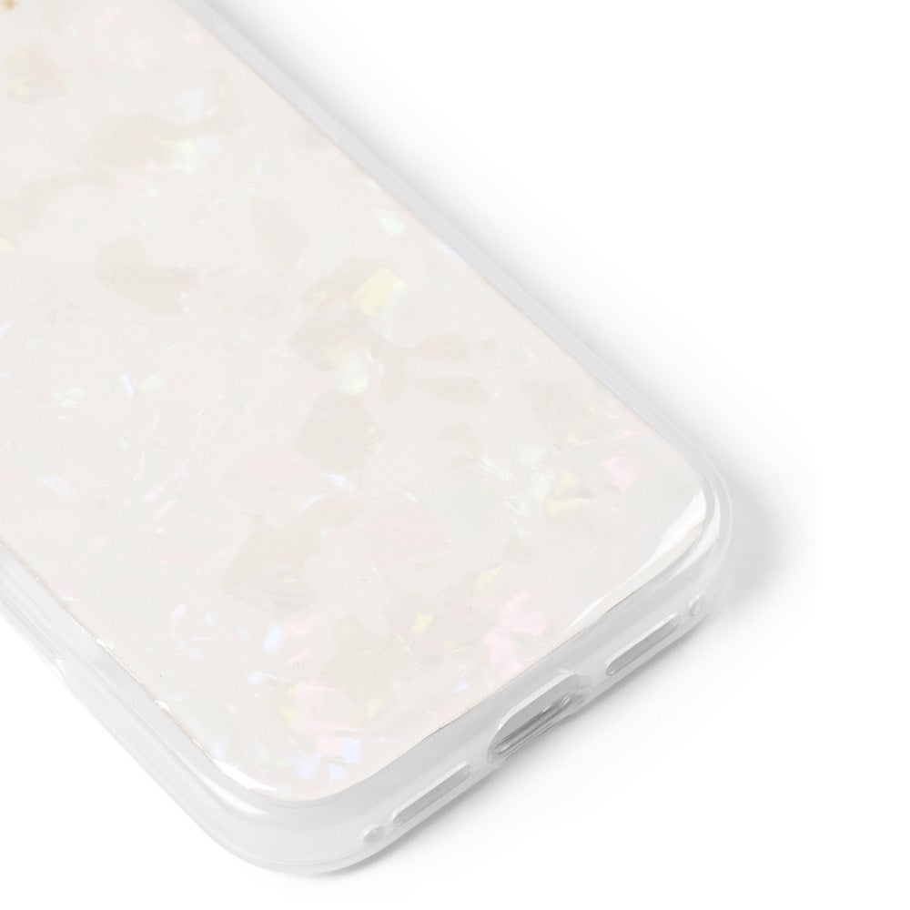 iDeal Of Sweden iPhone 16 Plus Pearlized Deksel - White