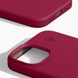 iDeal Of Sweden iPhone 16e / 15 / 14 / 13 Silicone Deksel - Cranberry