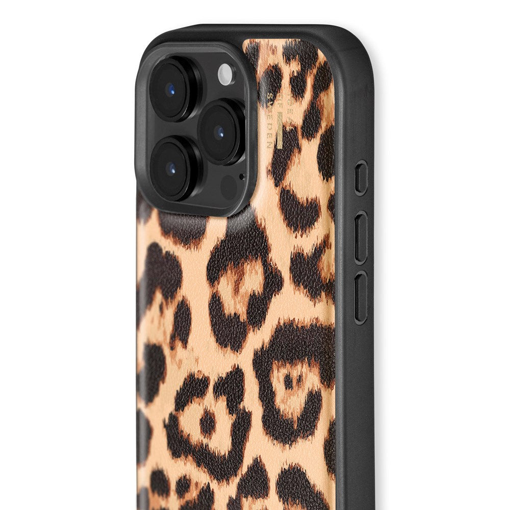 iDeal Of Sweden iPhone 16 Pro Vegan Leather Deksel - Timeless Leo