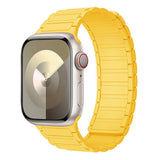 Apple Watch (42/44/45/46/49 mm) Lippa Magnetisk Silikonreim - Gul