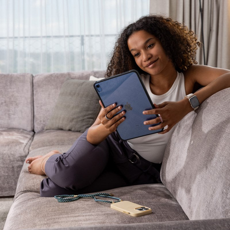 iPad Pro 11" (2022 / 2021 / 2020 / 2018) / iPad Air 10.9" (2022 / 2020) Epico Hero Case - Gjennomsiktig / Svart