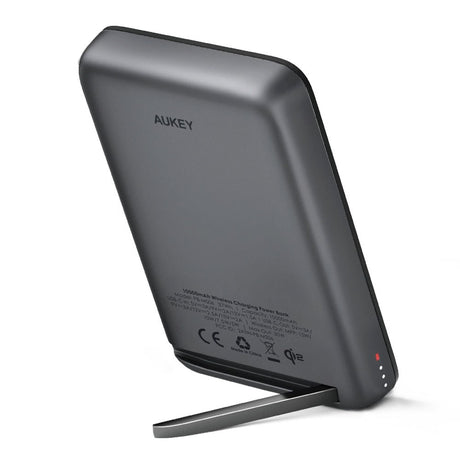 Aukey MagFusion 10 000 mAh Powerbank med Trådløs Lading & stativfunksjon - MagSafe / Qi2 Kompatibel - Grå