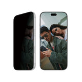 iPhone 18 Pro / 17 Pro SAFE by PanzerGlass Ultra-Wide Fit Skjermbeskyttelsesglass med EasyAligner - Privacy - Gjennomsiktig